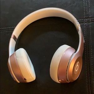 Beats solo wireless headphones